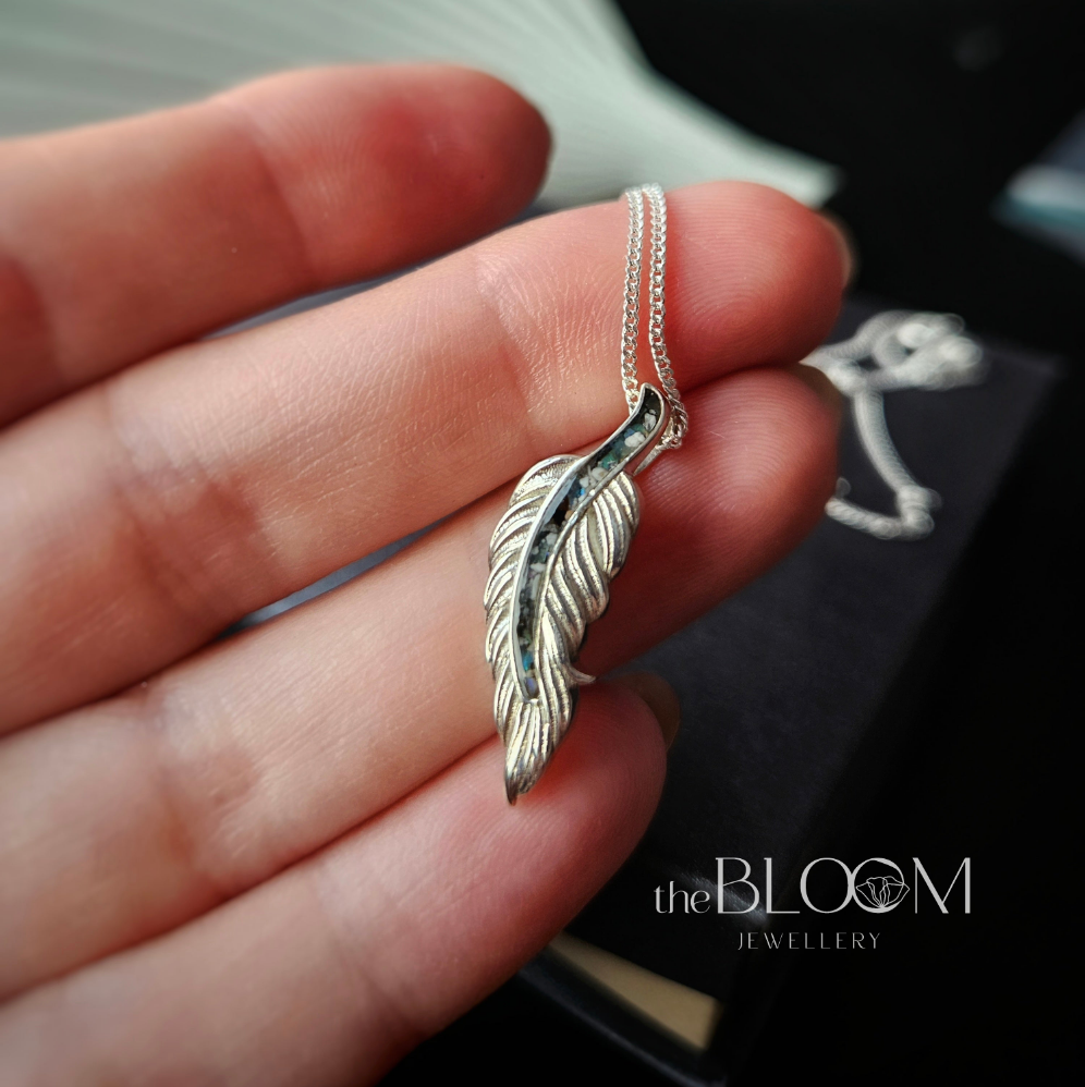 Feather necklace with ashes