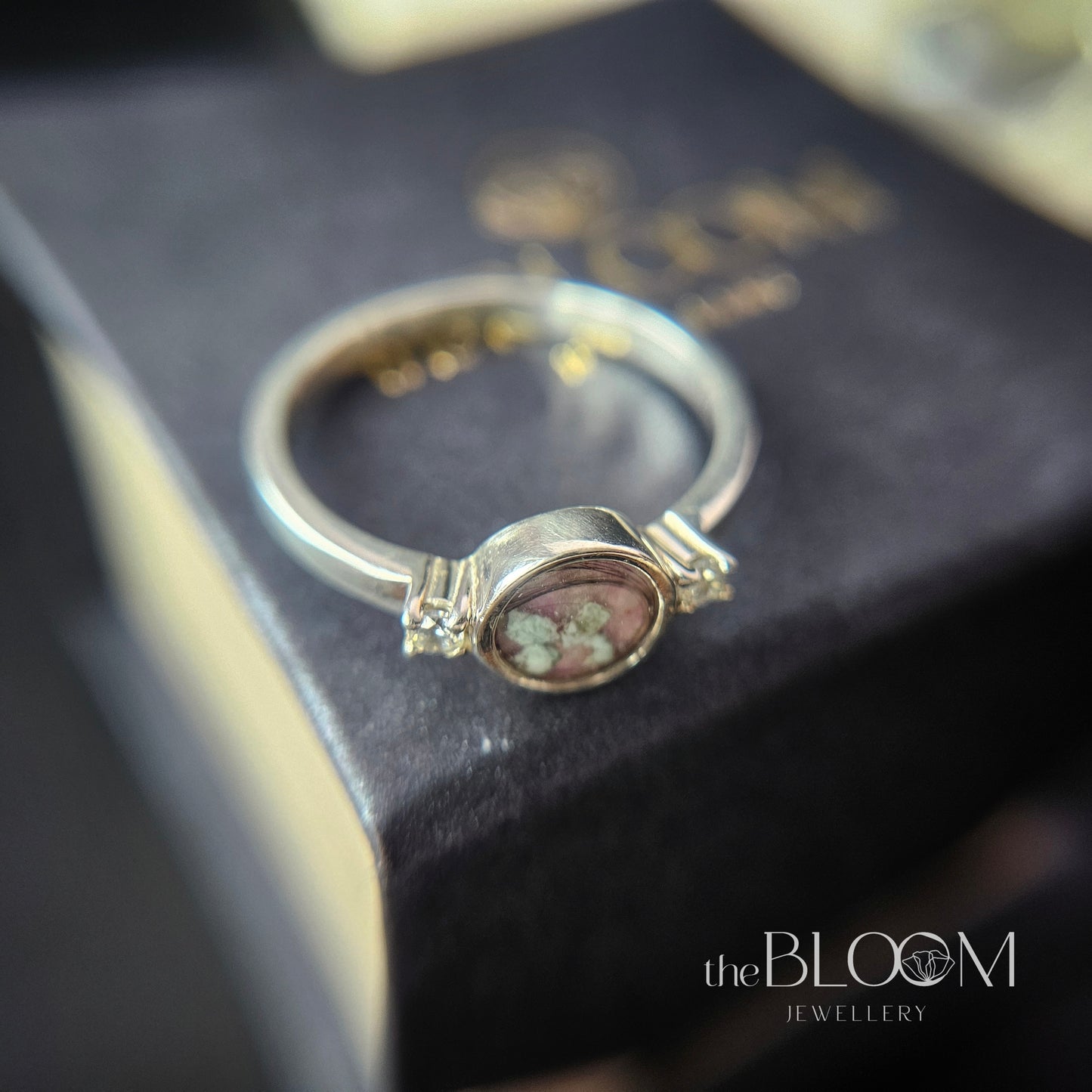 Keepsake ring with infant ashes