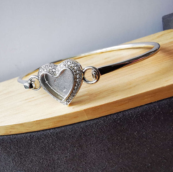 elegant heart bangle for fur