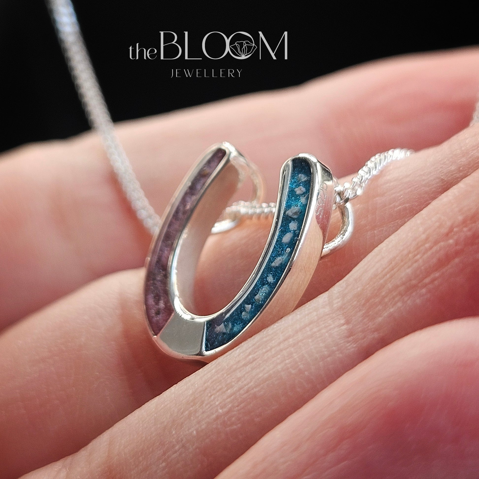 Silver horseshoe pendant with ashes
