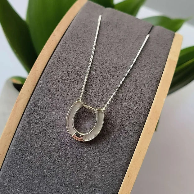 horse she necklace