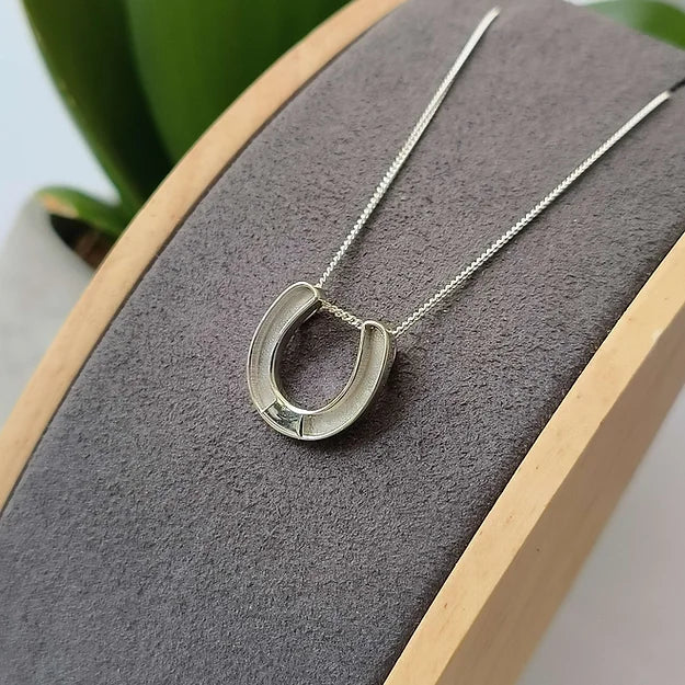 horse she necklace