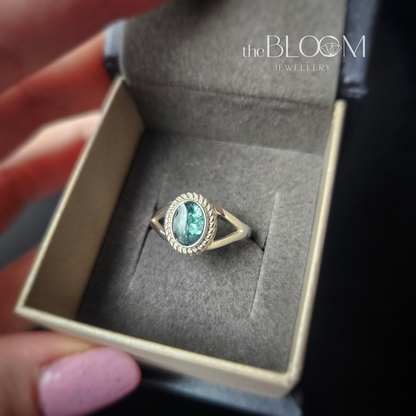 oval ring with fur