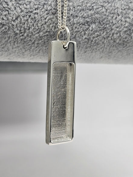 Unisex Oblong Pendant