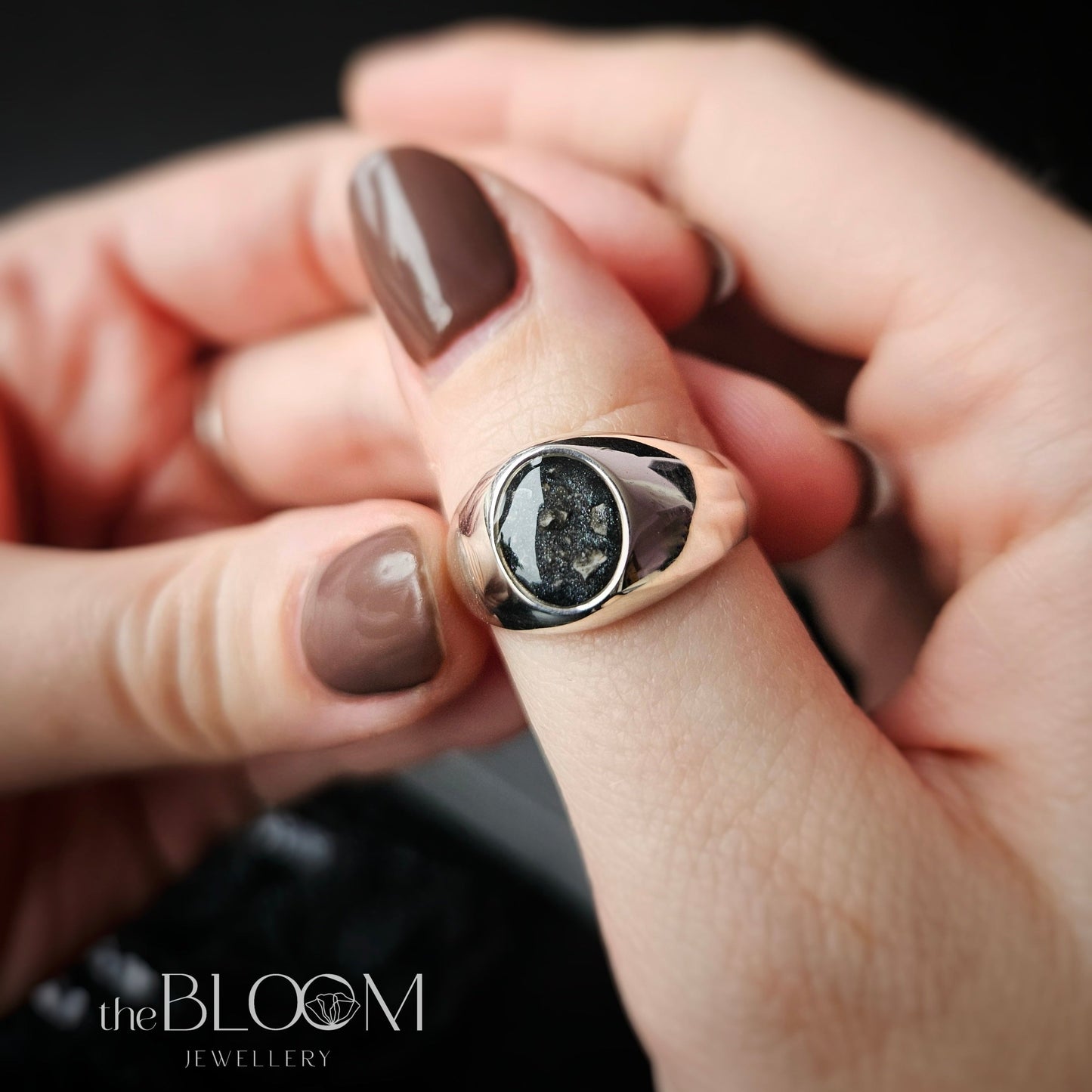 ashes into jewellery signet