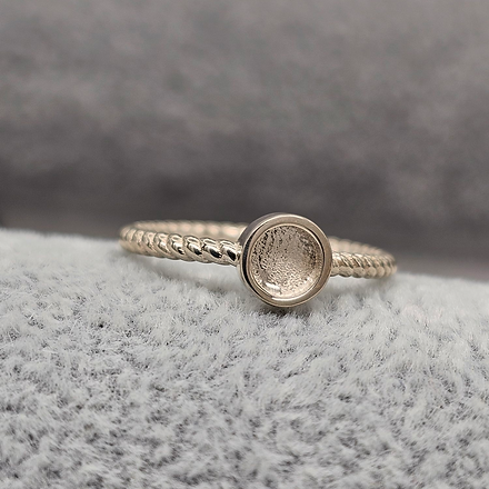 simple gold memorial ring