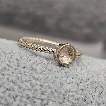simple gold memorial ring