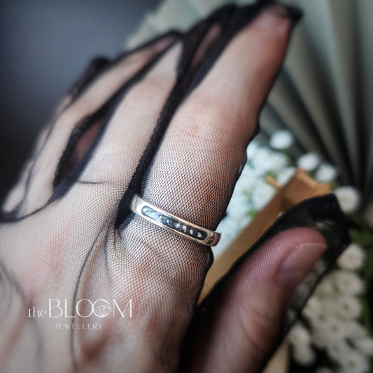 unisex memorial signet