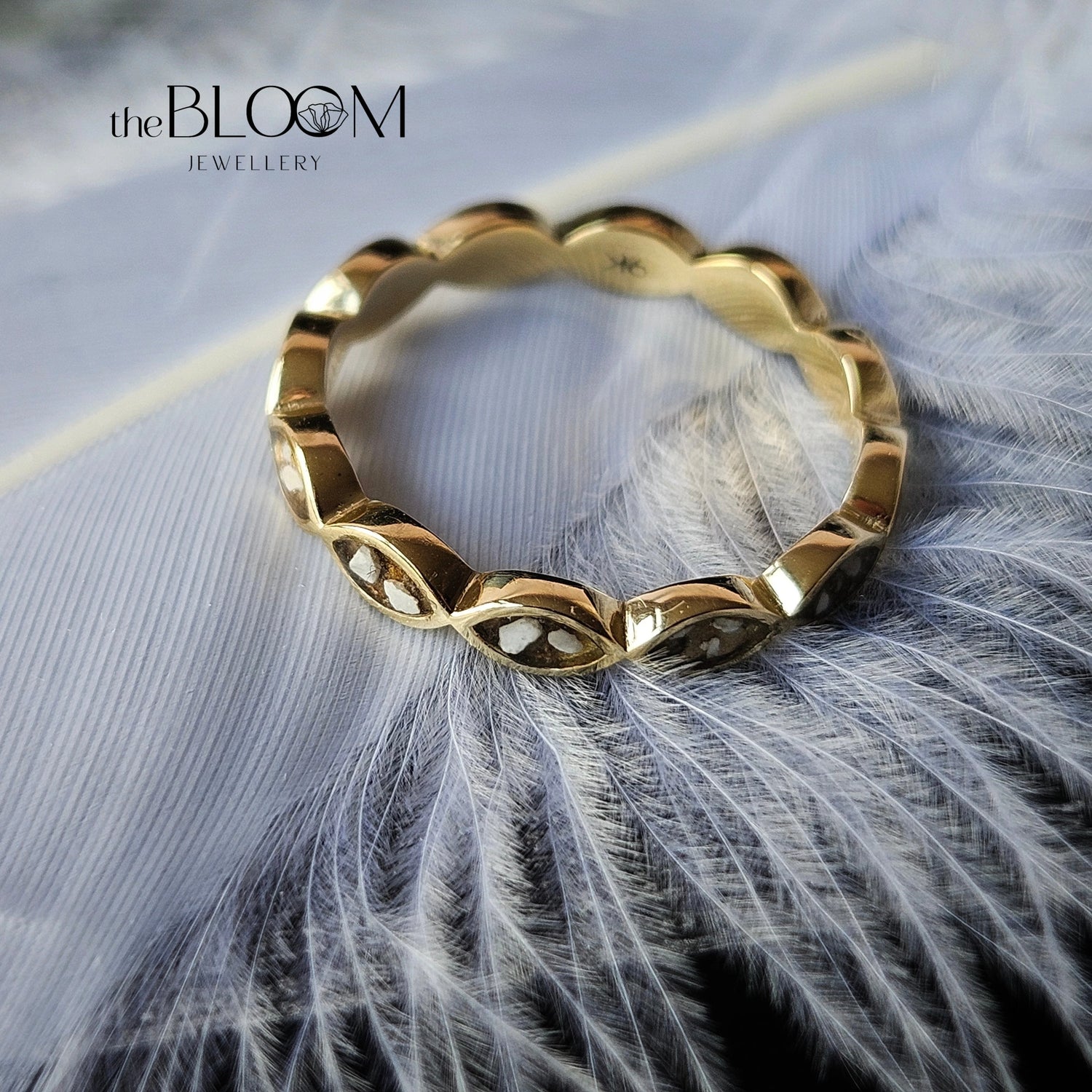 Gold Memorial Rings & Signets