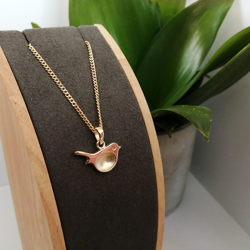 Memorial necklace for ashes
