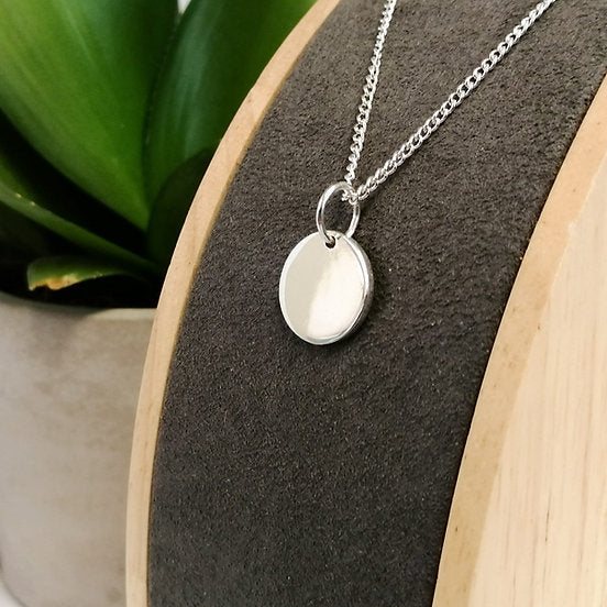 engraving round pendant