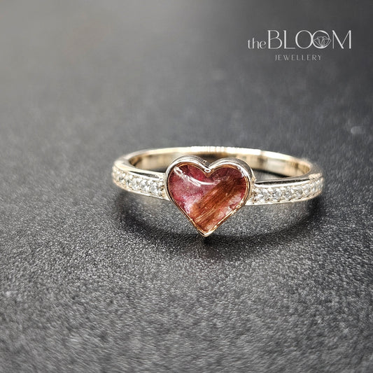 gold ring with keepsake stone with hair
