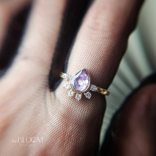 gold keepsake ring 