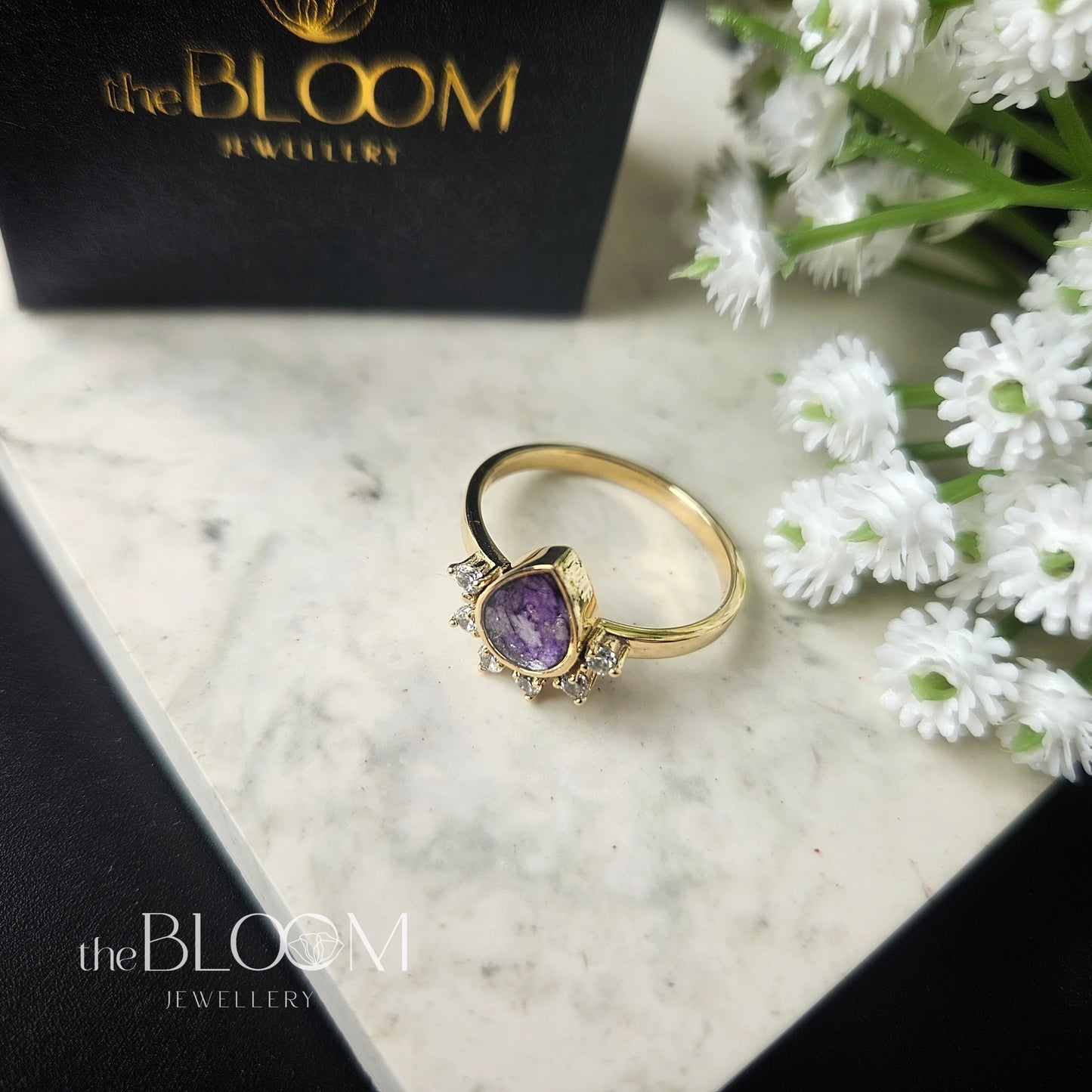 gold keepsake ring with ashes