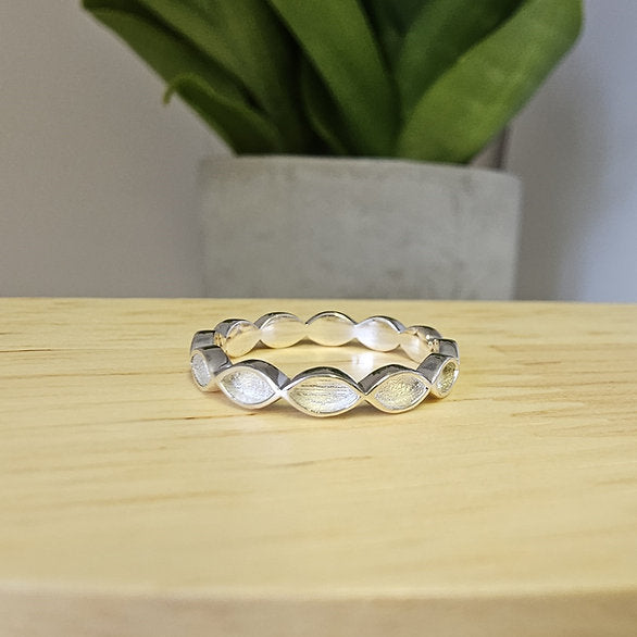 keepsake minimalistic ring