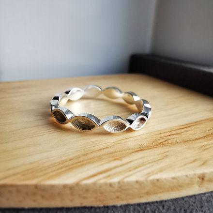 keepsake minimalistic ring