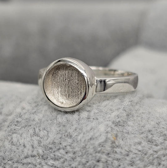 Round 10mm Keepsake Ring