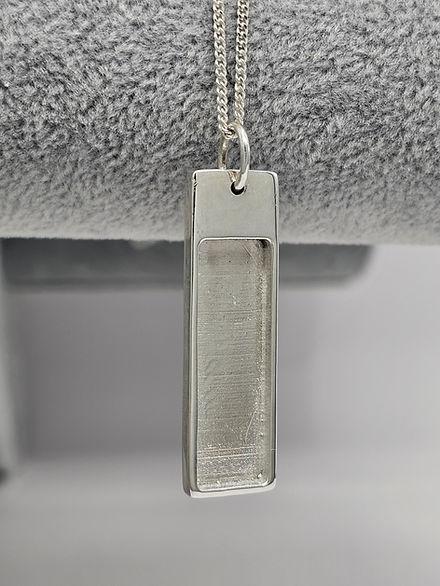 Unisex Oblong Pendant