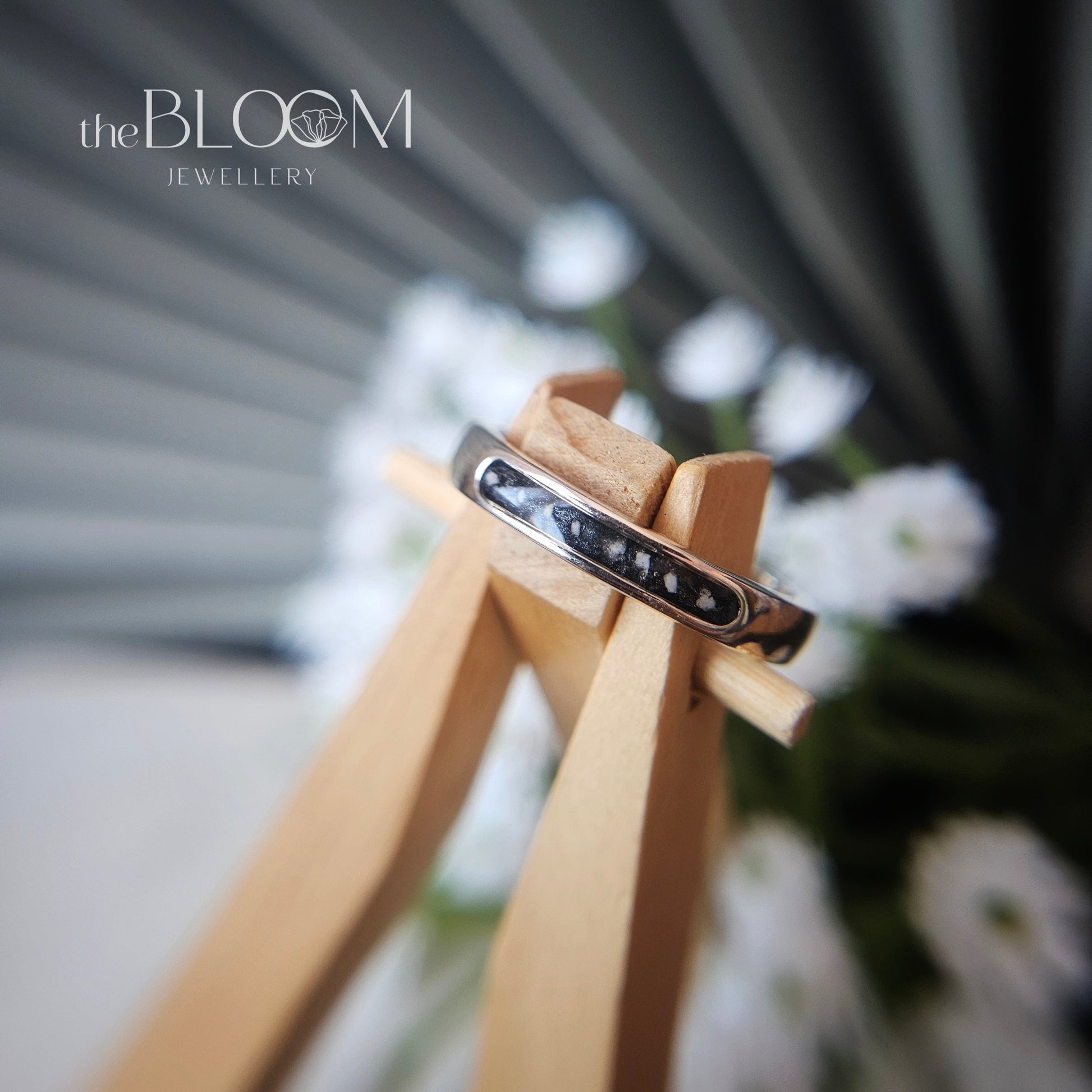unisex memorial signet