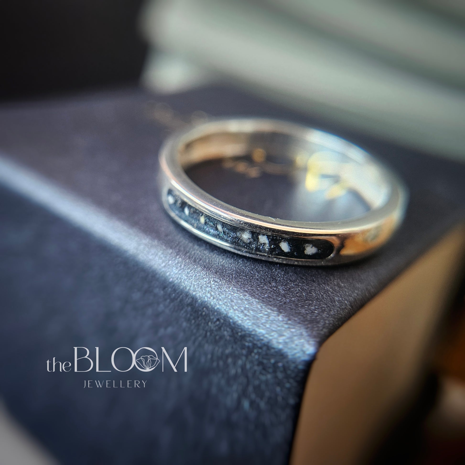 unisex memorial signet